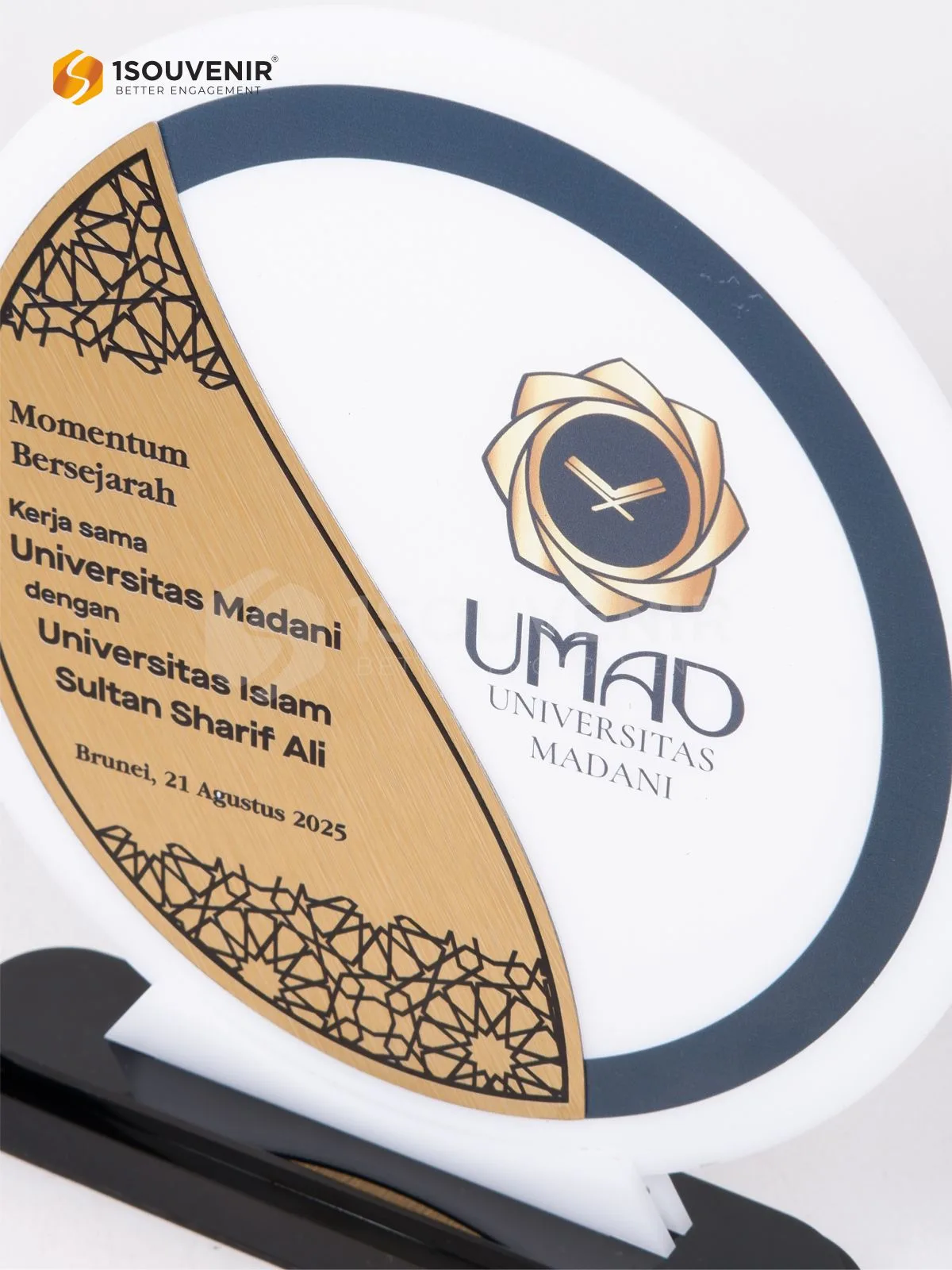 Plakat Akrilik Kenang-kenangan Kerja Sama Universitas Madani dan Universitas Islam Sultan Sharif Ali - Image 2