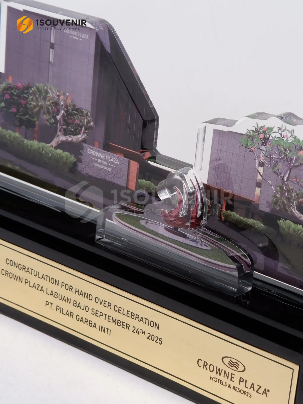 Plakat Akrilik Kenang-kenangan Hand Over Celebration Crown Plaza dari PT Pilar Garba Inti - Image 2
