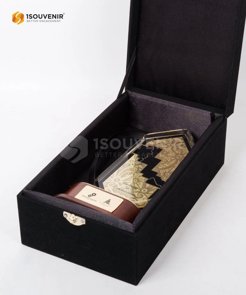 Plakat Akrilik Logam Kolaborasi SKK Migas dengan PT APG Westkampar Indonesia - Image 3