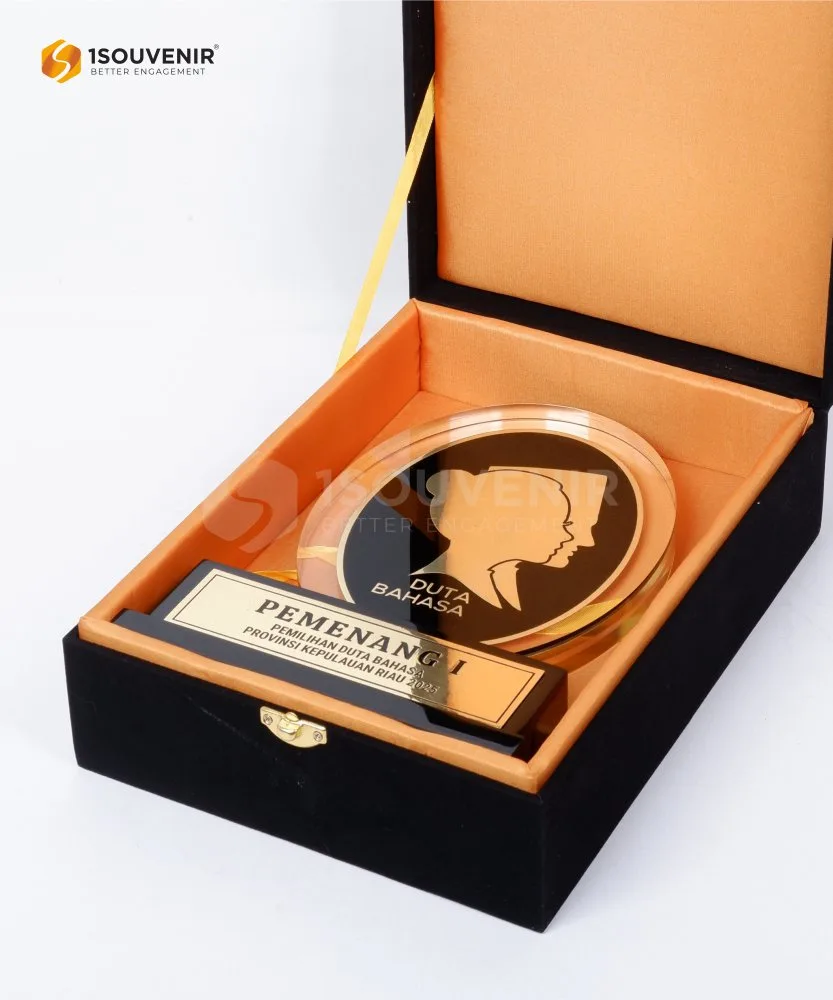 Plakat Akrilik Logam Pemilihan Duta Bahasa Provinsi Kepulauan Riau 2025 - Image 3