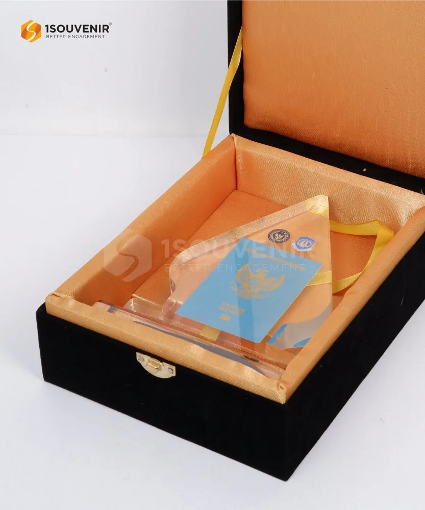 Plakat Akrilik Kantor Imigrasi Kelas II Non TPI Madiun - Image 3