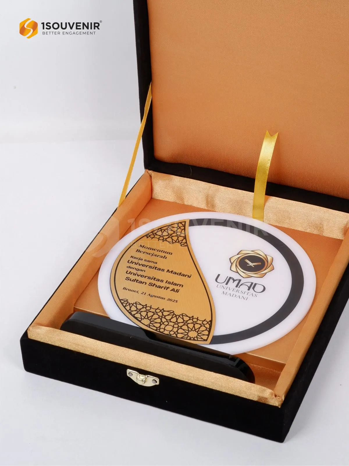 Plakat Akrilik Kenang-kenangan Kerja Sama Universitas Madani dan Universitas Islam Sultan Sharif Ali - Image 3