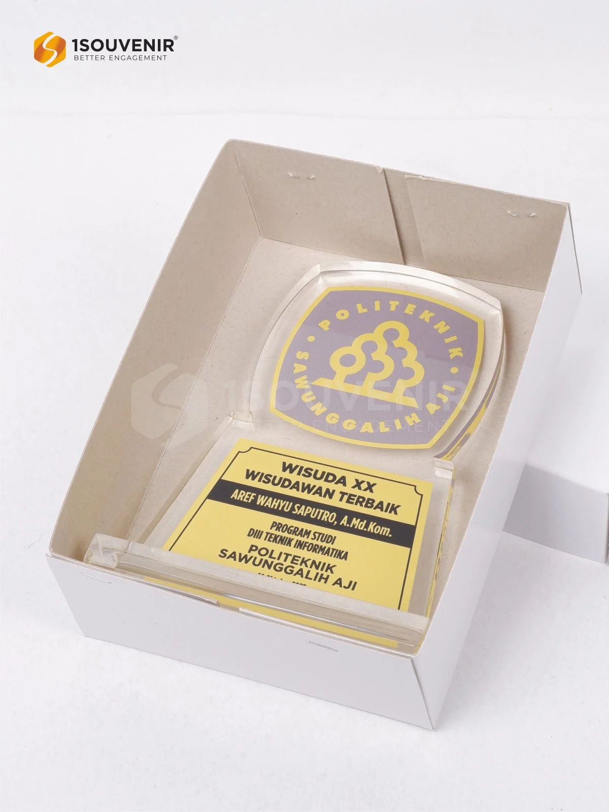 Plakat Akrilik Penghargaan Wisudawan Terbaik DIII Teknik Informatika Politeknik Sawunggalih Aji - Image 3