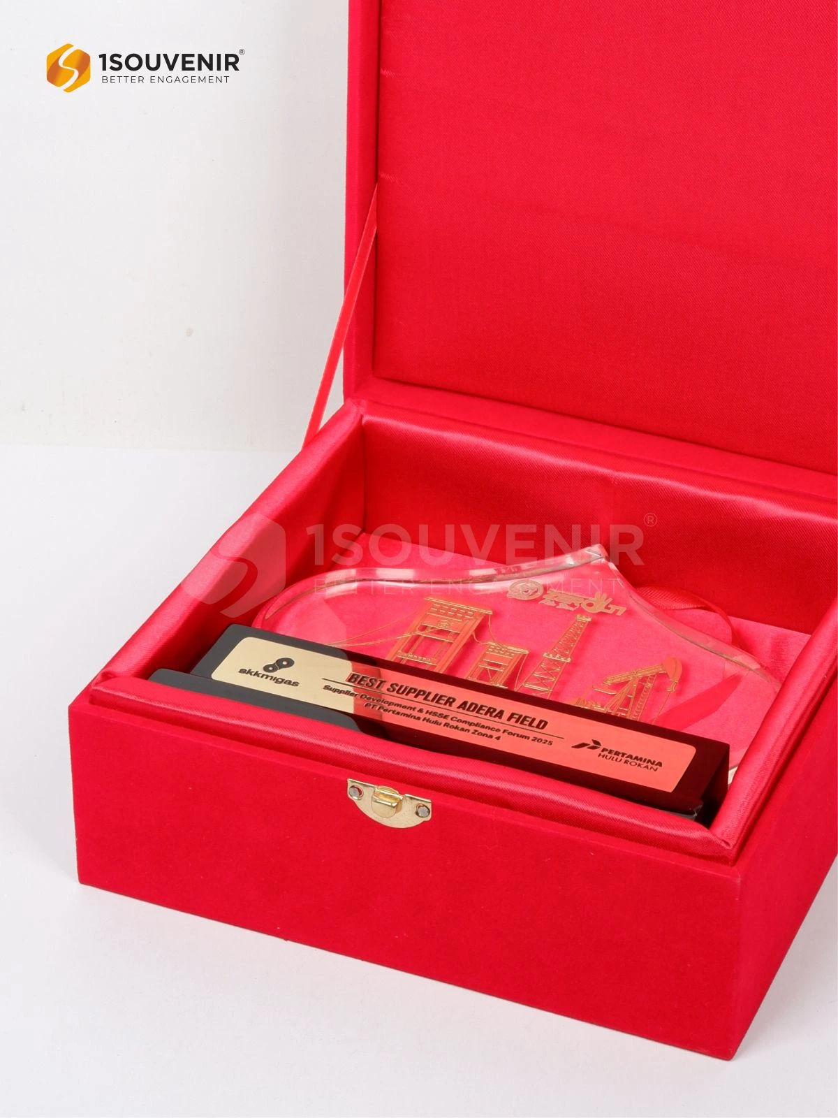 Plakat Akrilik Penghargaan Best Supplier Adera Field Supplier Development & HSSE Compliance Forum 2025 - Image 3