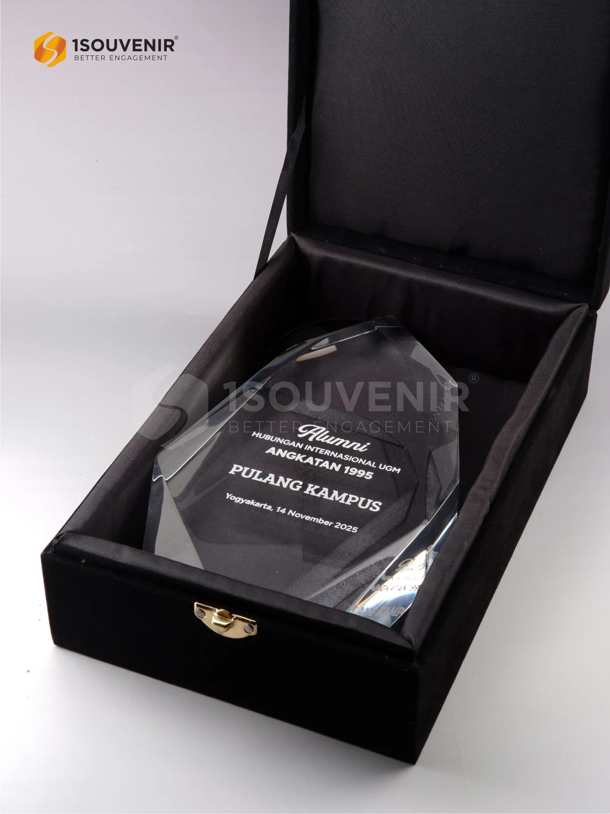 Plakat Akrilik Alumni Hubungan Internasional UGM Angkatan 1995 - Image 3