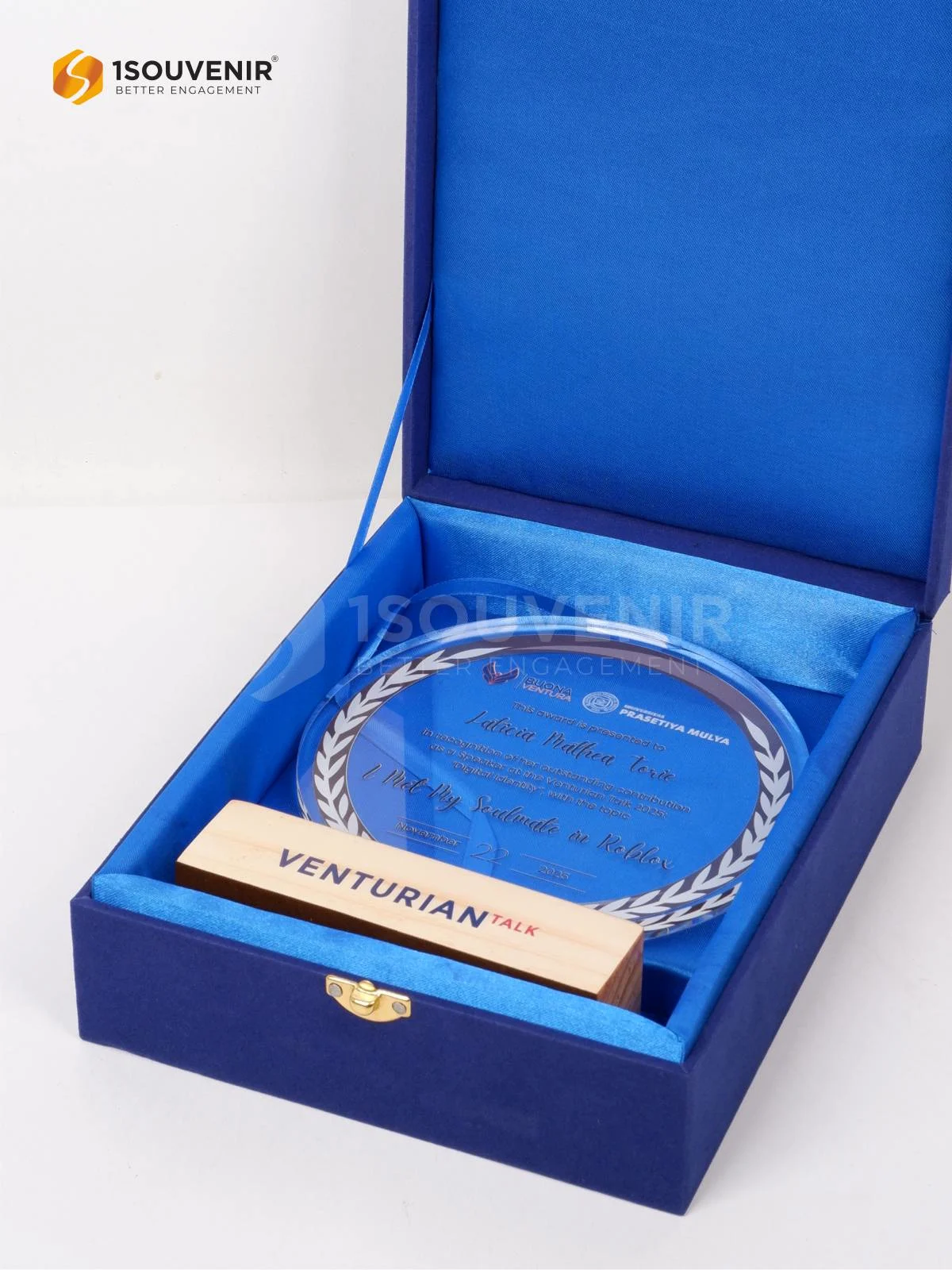 Plakat Akrilik Venturian Talk 2025: Digital Identity Apresiasi untuk Pembicara - Image 3