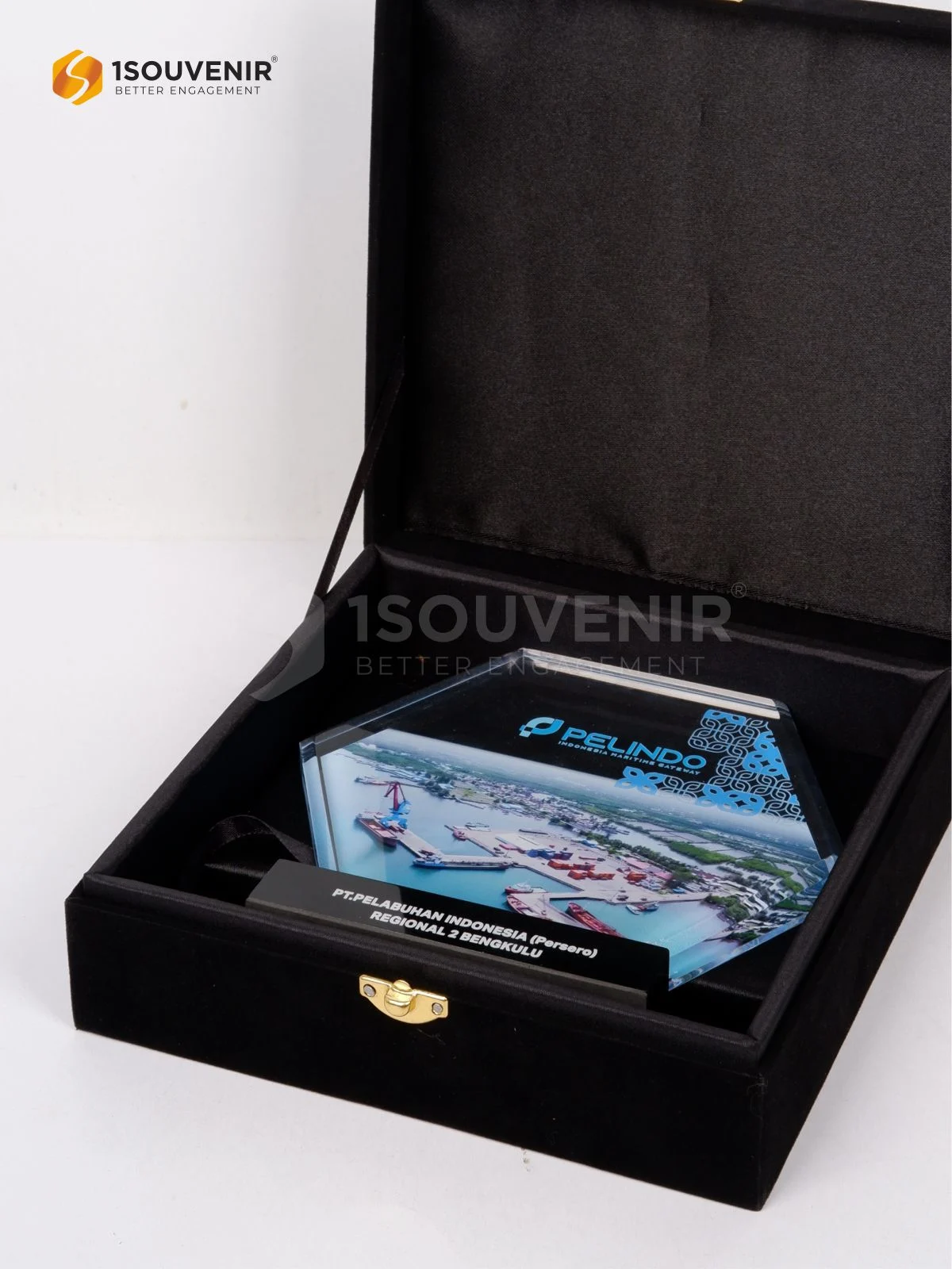 Plakat Akrilik Kenang-kenangan dari PT Pelabuhan Indonesia Regional 2 Bengkulu - Image 3