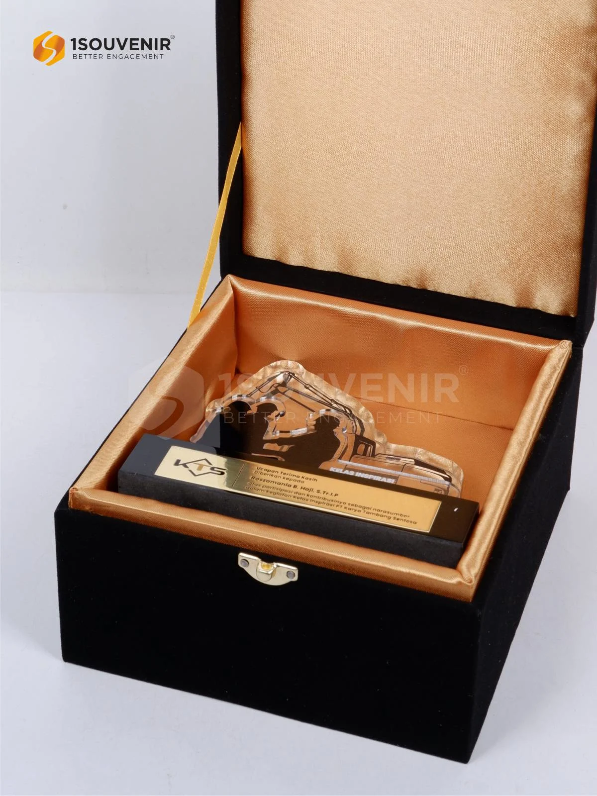 Plakat Akrilik Penghargaan dari PT Karya Tambang Sentosa untuk Narasumber dalam Kelas Inspirasi - Image 3