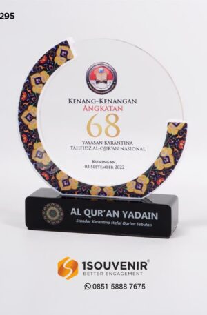 Plakat Akrilik Kenang-kenangan Angkatan 68 Yayasan Karantina Tahfidz Al-Qur'an Nasional