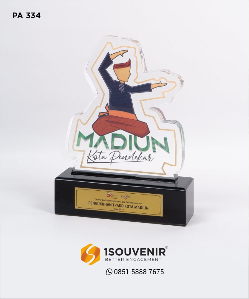Plakat Akrilik Pengukuhan TPAKD Kota Madiun