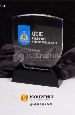 Plakat Akrilik Universitas Catur Insan Cendekia