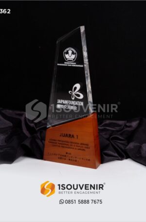 Plakat Akrilik Juara Lomba Presentasi Bahasa Jepang