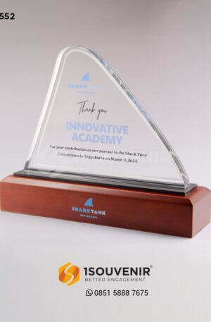 Plakat Akrilik Innovative Academy SharkTank Yogyakarta