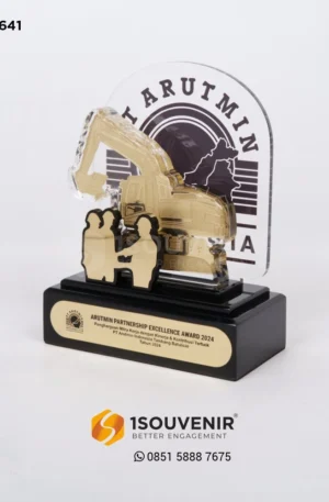 Plakat Akrilik Arutmin Partnership Excellence Award 2024 PT Arutmin Indonesia