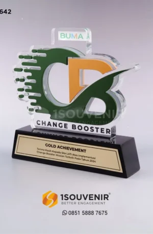 Plakat Akrilik Gold Achievement Change Booster 2024 PT BUMA