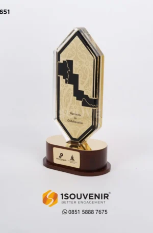 Plakat Akrilik Logam Kolaborasi SKK Migas dengan PT APG Westkampar Indonesia