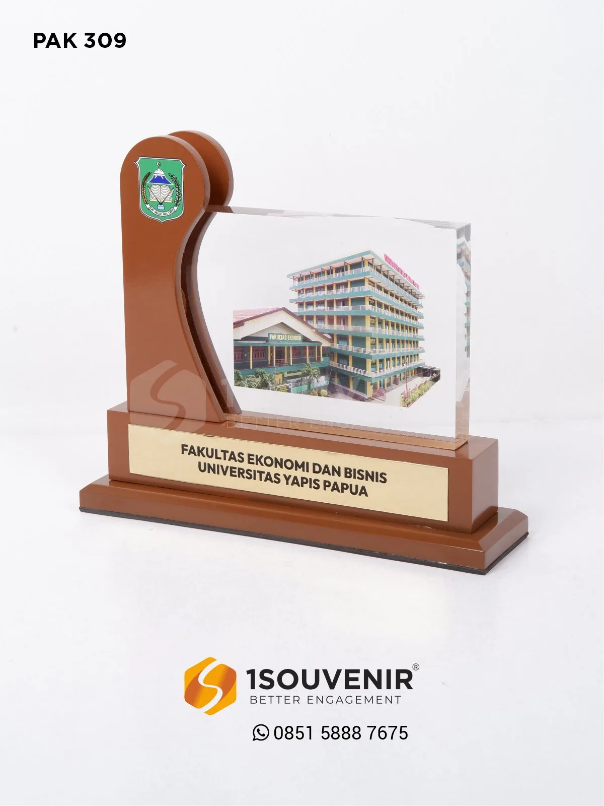 Plakat Akrilik Kenang-kenangan dari Fakultas Ekonomi dan Bisnis Universitas Yapis Papua