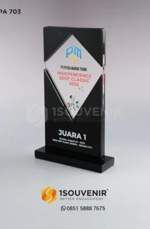Plakat Akrilik Penghargaan Juara Independence Seot Classic PT Putera Mandiri Tehnik