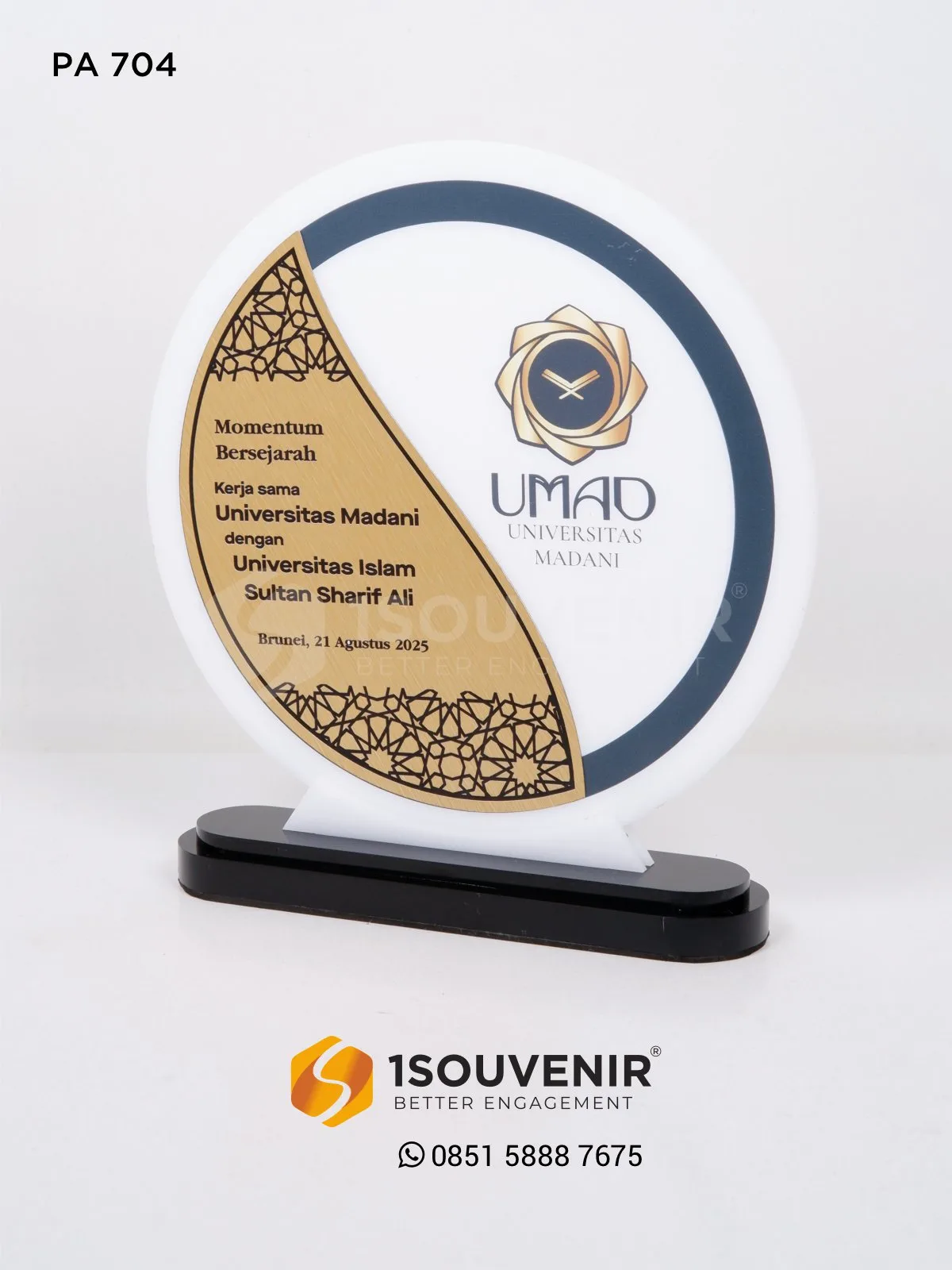 Plakat Akrilik Kenang-kenangan Kerja Sama Universitas Madani dan Universitas Islam Sultan Sharif Ali