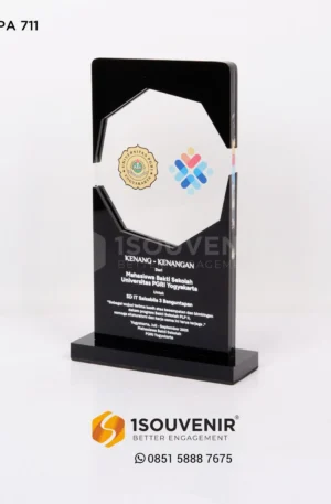 Plakat Akrilik Kenang-kenangan Bakti Sekolah dari Universitas PGRI Yogyakarta untuk SDIT Salsabila 3 Yogyakarta