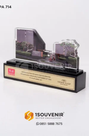 Plakat Akrilik Kenang-kenangan Hand Over Celebration Crown Plaza dari PT Pilar Garba Inti