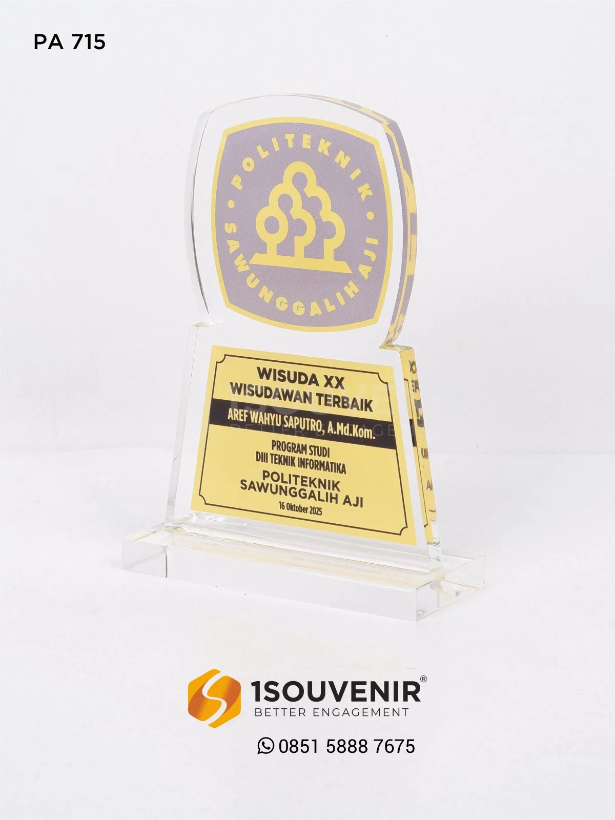 Plakat Akrilik Penghargaan Wisudawan Terbaik DIII Teknik Informatika Politeknik Sawunggalih Aji