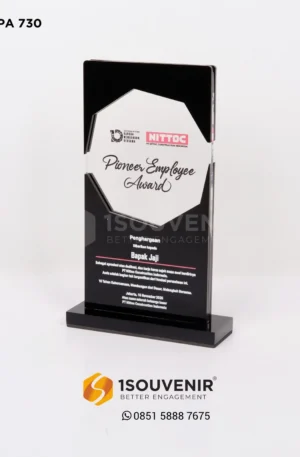 Plakat Akrilik Penghargaan Pioneer Employee Award dari PT Nittoc Construction Indonesia