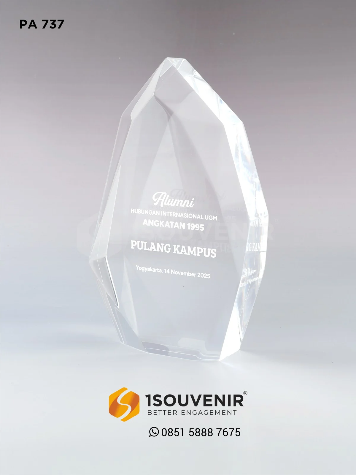 Plakat Akrilik Alumni Hubungan Internasional UGM Angkatan 1995