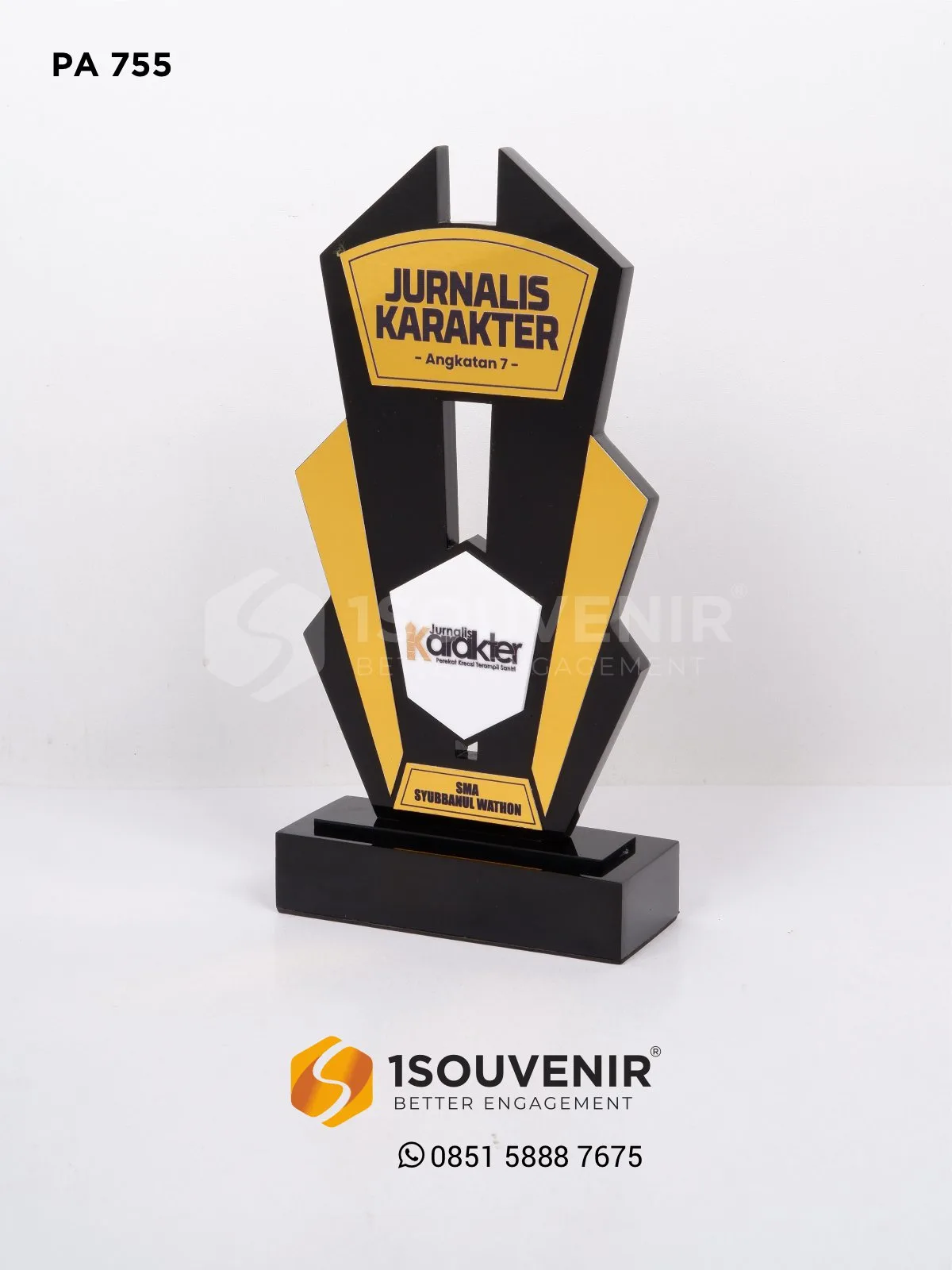 Plakat Akrilik Apresiasi Jurnalis Karakter SMA Syubbanul Wathon