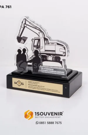 Plakat Akrilik Penghargaan dari PT Karya Tambang Sentosa untuk Narasumber dalam Kelas Inspirasi