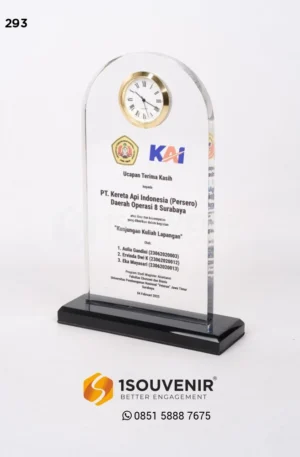 Plakat Akrilik Jam Kunjungan Kuliah Lapangan ke PT KAI dari UPNV Jawa Timur