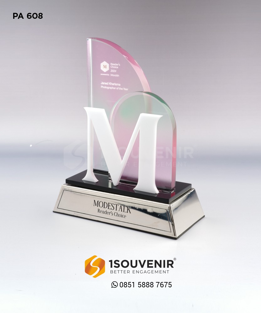 Plakat Akrilik Modestalk Reader's Choise 2024 by Wardah